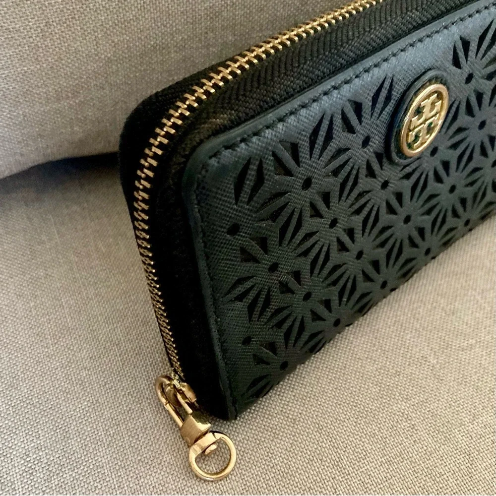 Tory Burch Perforated Logo Zip Wallet Wristlet – Black Saffiano Leather